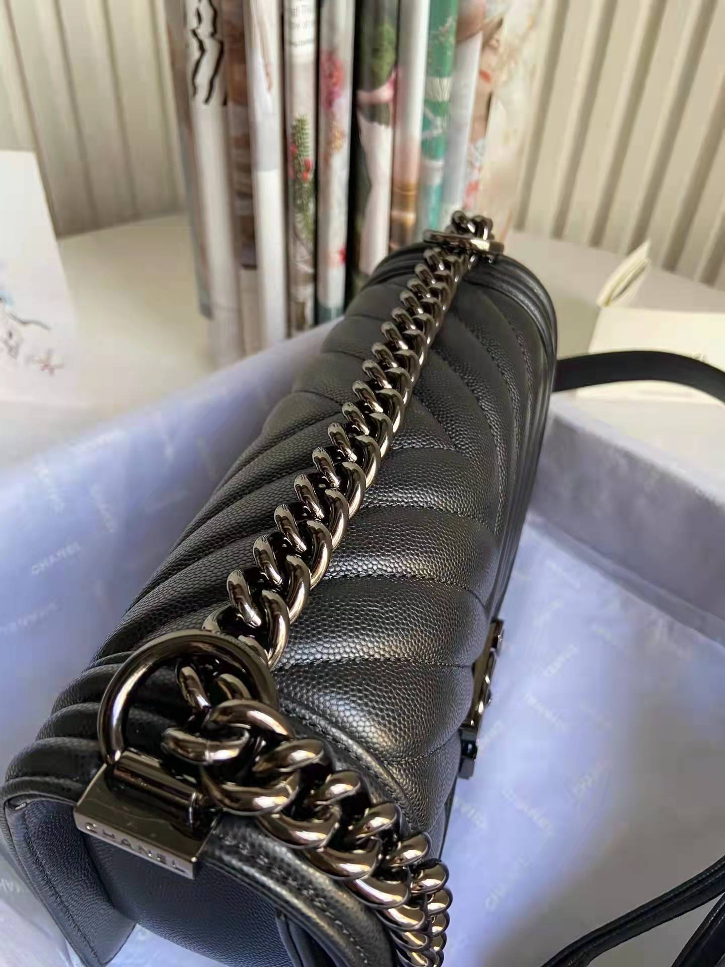 leboy 25 black hardware v stype caviar cowhide edge