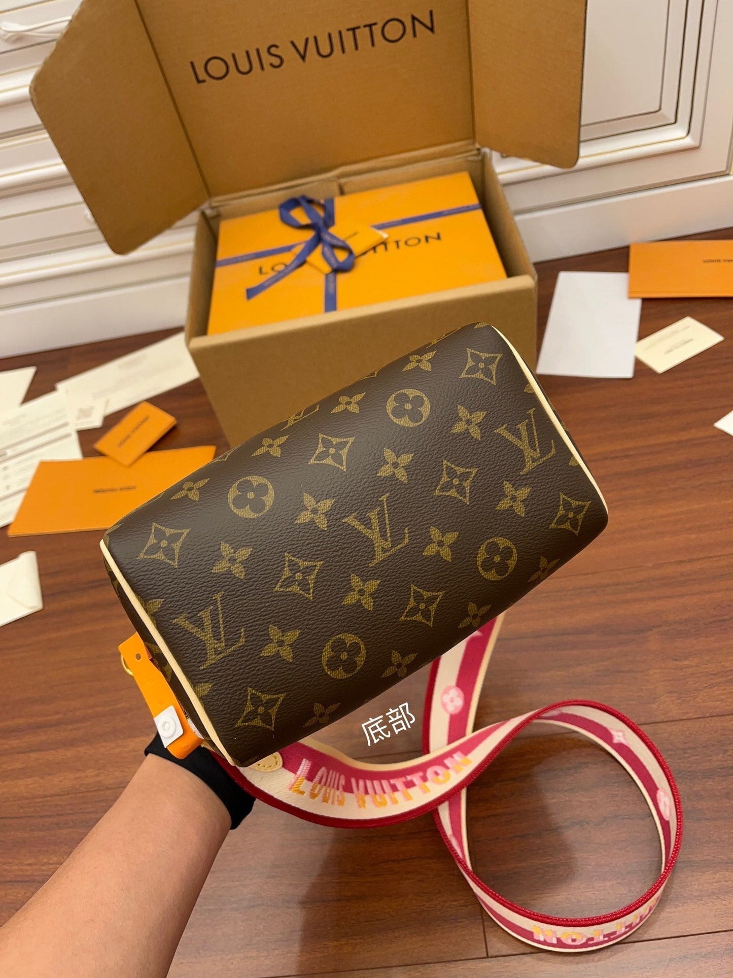 m46048 speedy bandouliere 20 bag