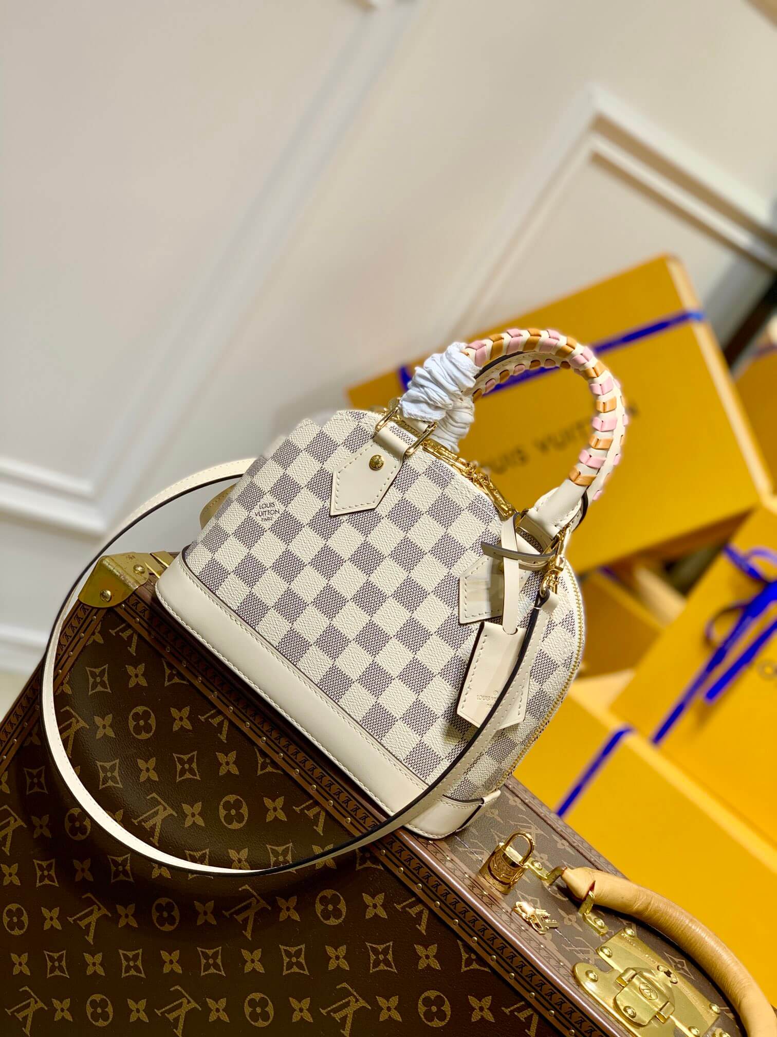 N45294 ALMA BB BAG WHITE WITH PINK N41221