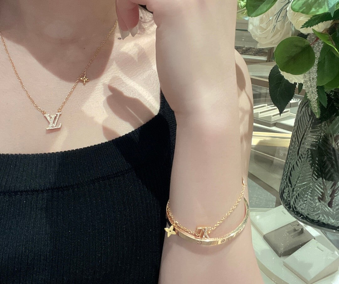 lv 23 new light luxury advanced spring summer design rhinestone set