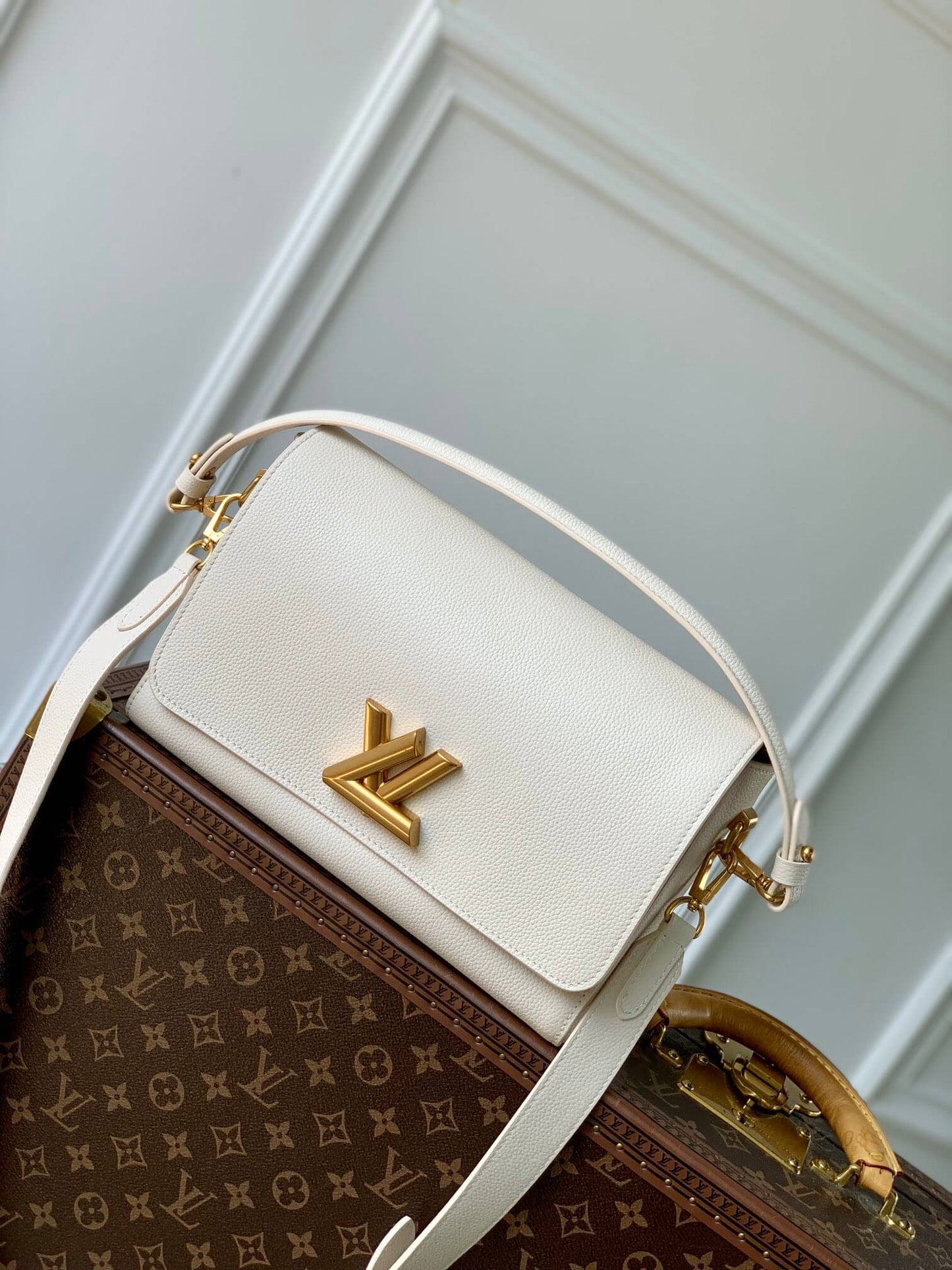 LV M25359 Soft Twist White HandBag