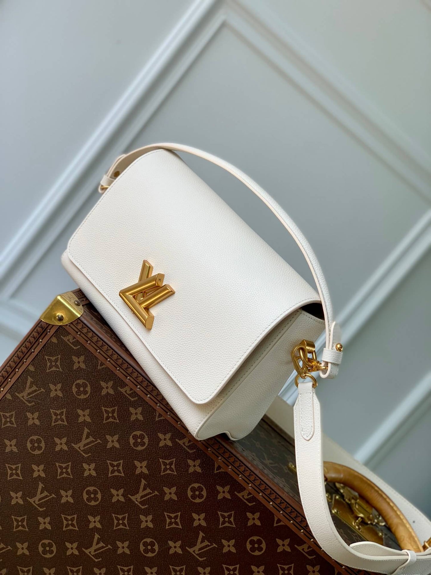 LV M25359 Soft Twist White HandBag