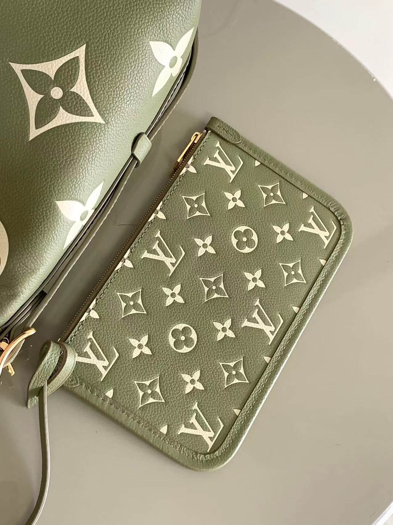 LV CarryAll PM  Shoulder bag green M46288