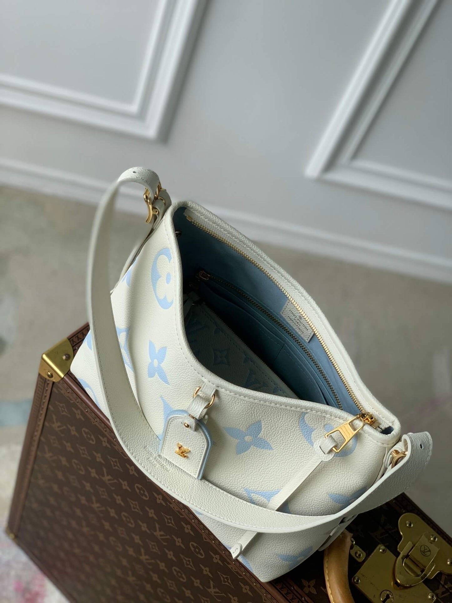 LV CarryAll PM  Shoulder bag white blue M46288