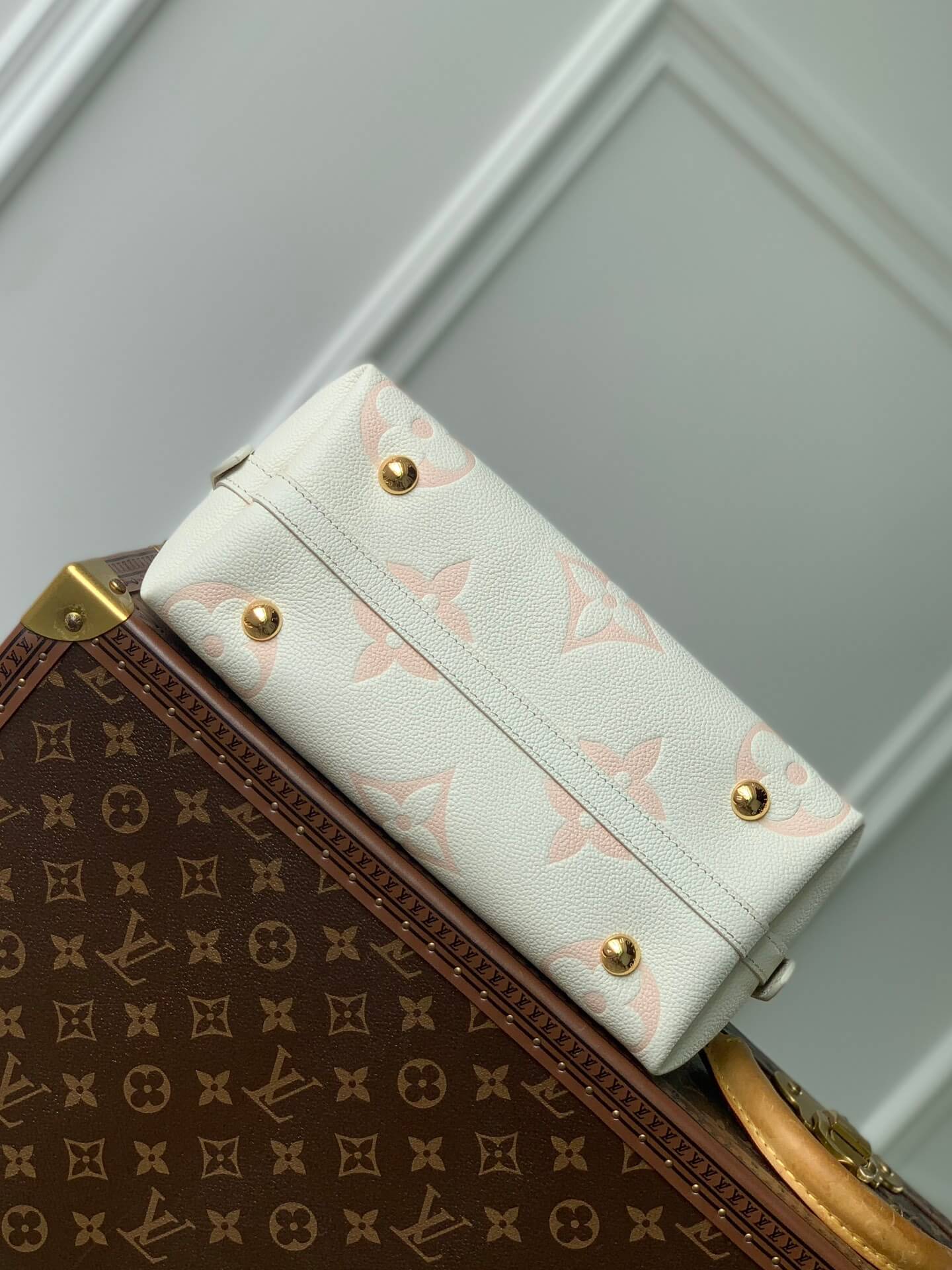 LV CarryAll PM  Shoulder bag white pink M46288