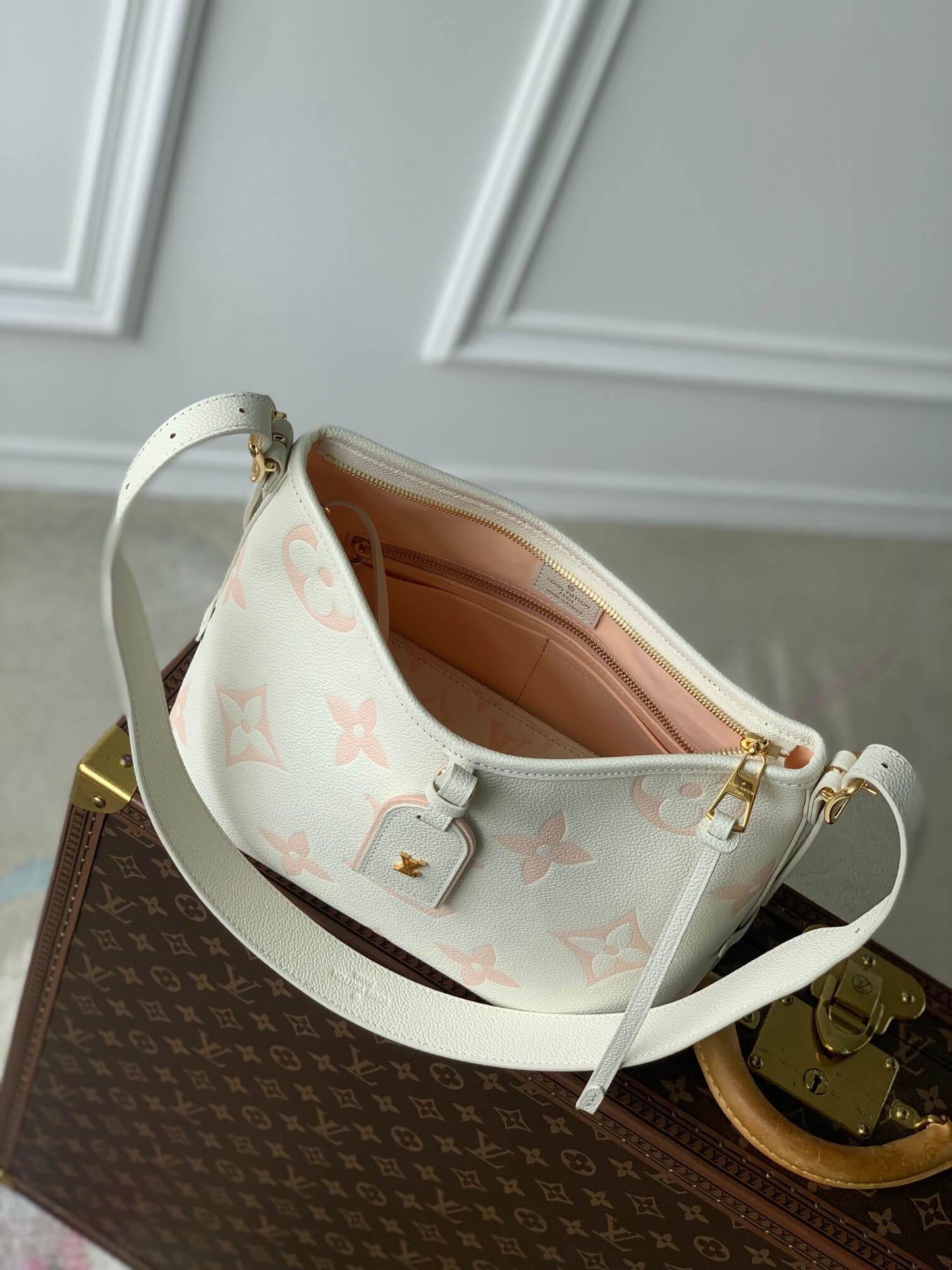 LV CarryAll PM  Shoulder bag white pink M46288