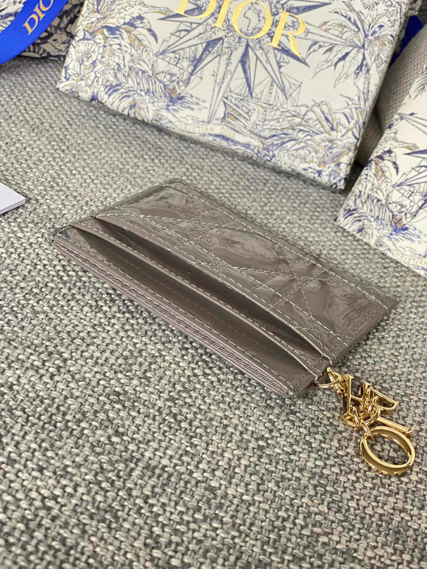 lady card holder lacquer leather dmz240617 grey