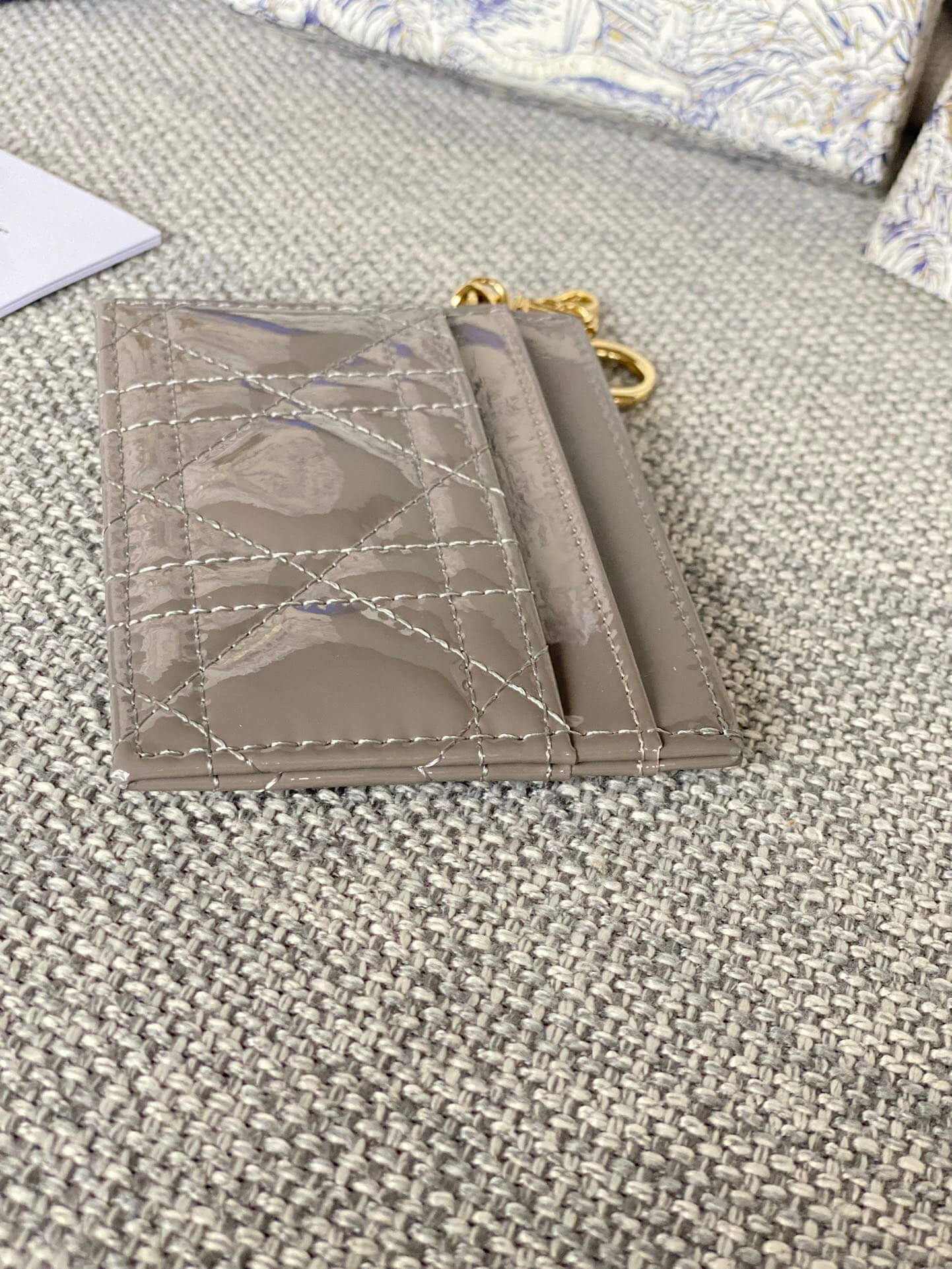 lady card holder lacquer leather dmz240617 grey