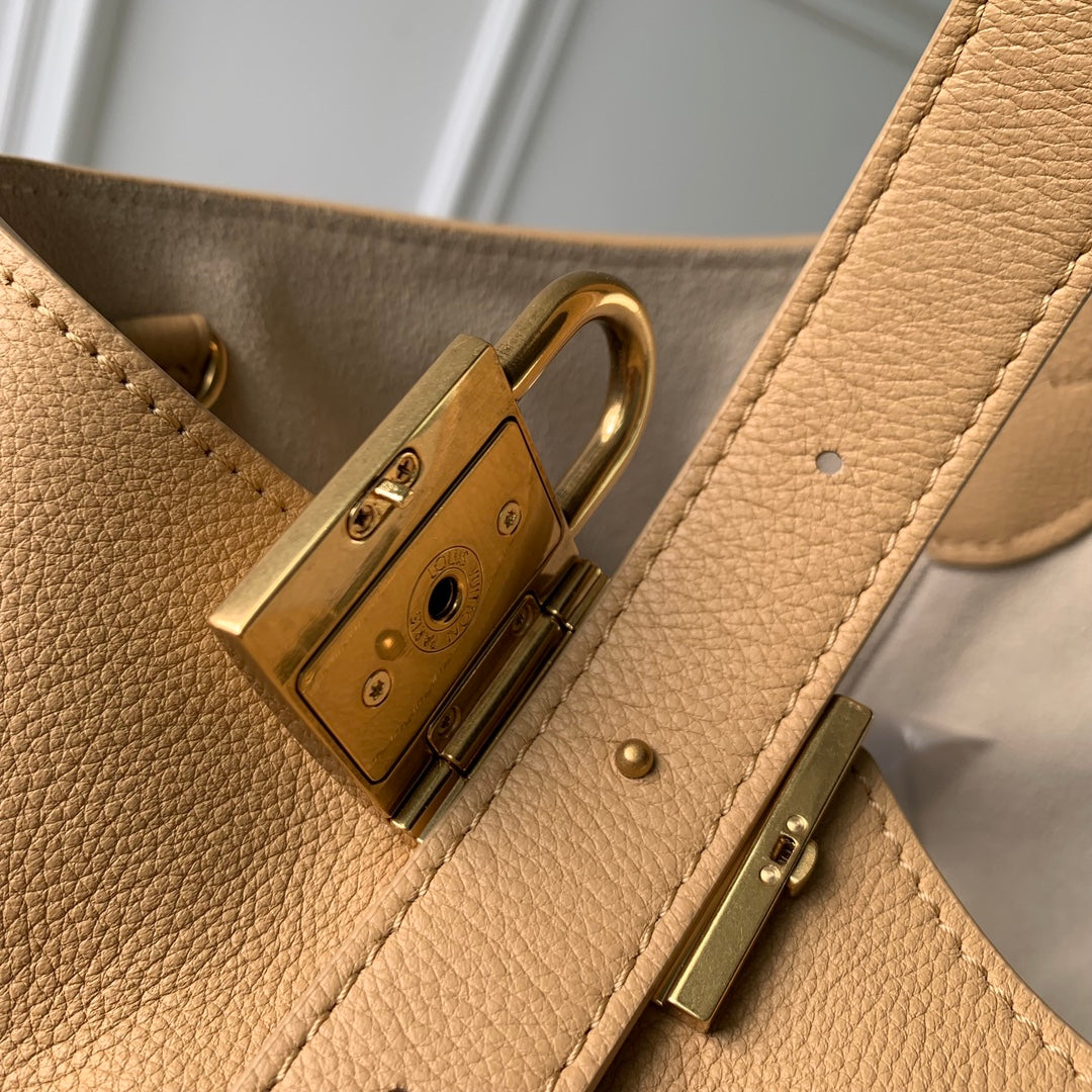 Louis Vuitton M25353 Low Key Hobo PM Apricot