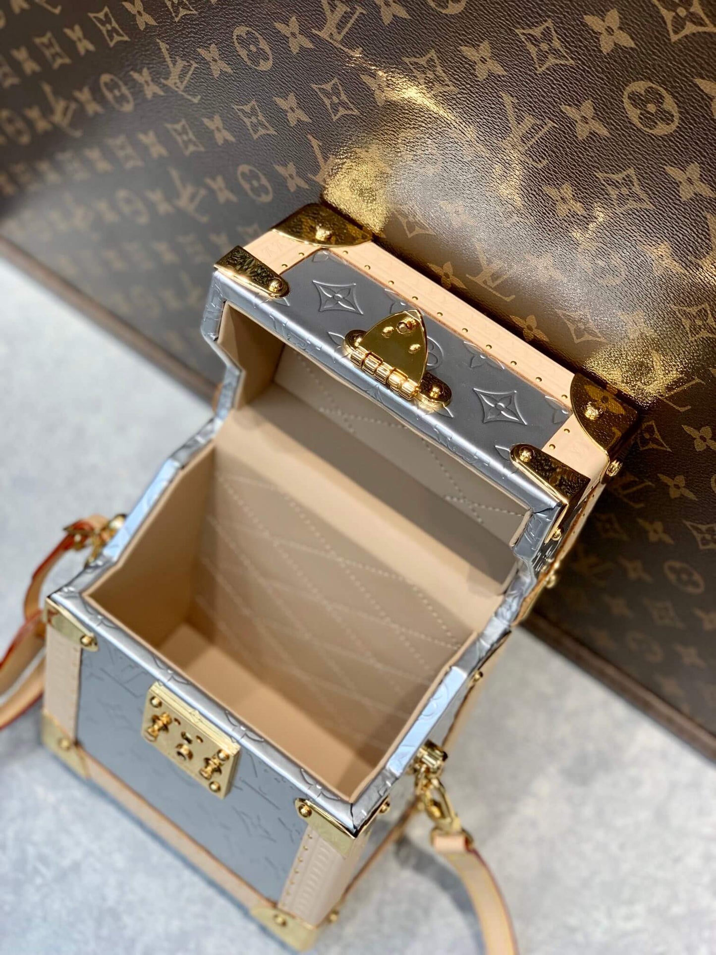m10115 camera box brown monogram 21 5cm cowhide real leather