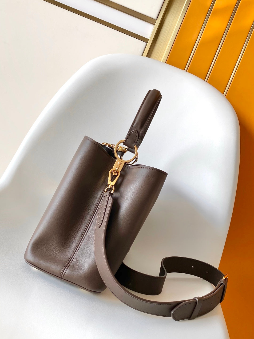 M12927 Capucines Souple handbag Chocolate brown