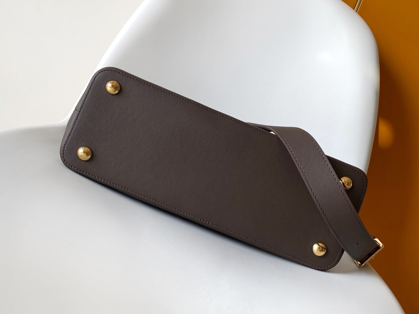 M12927 Capucines Souple handbag Chocolate brown