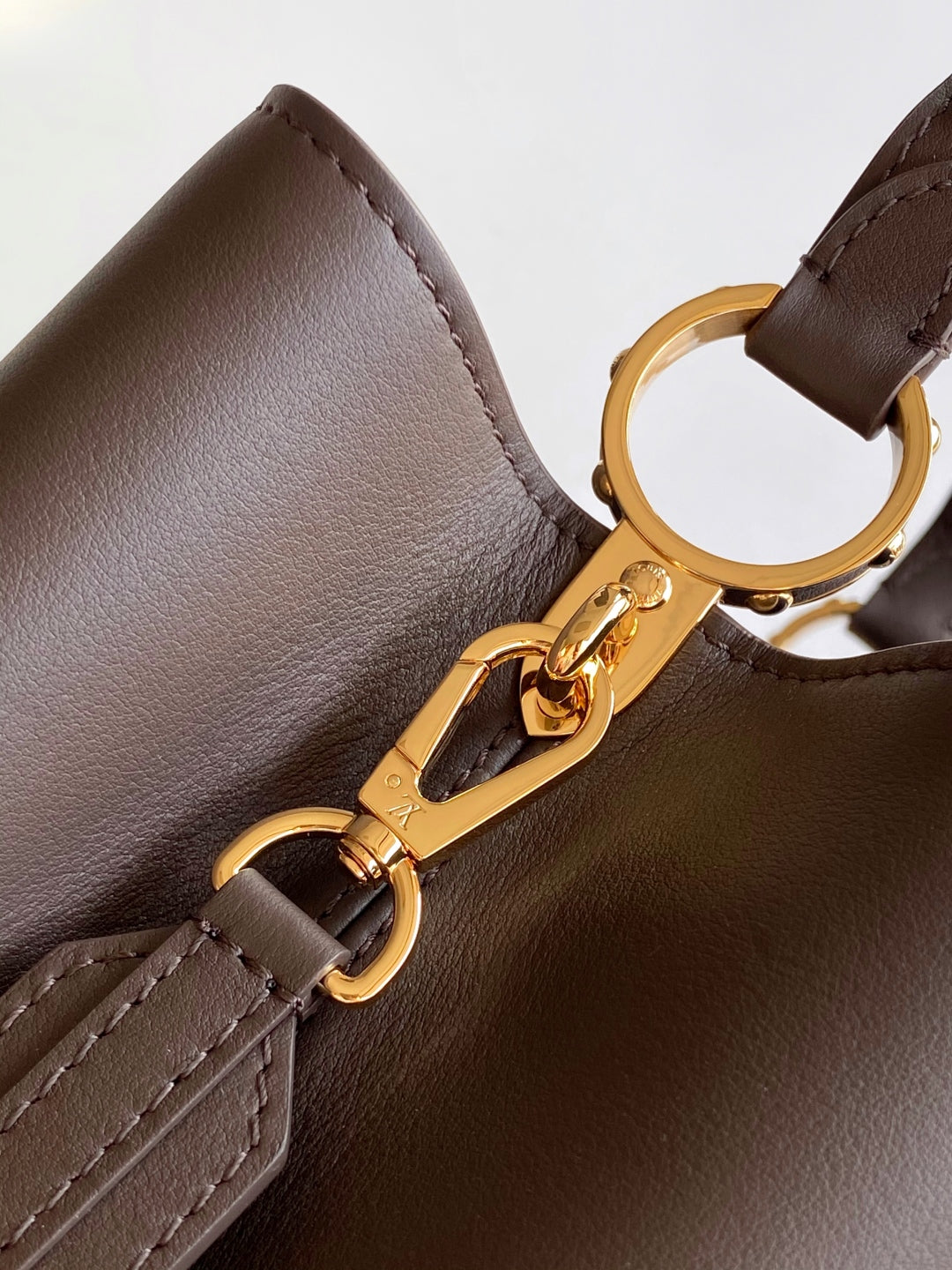 M12927 Capucines Souple handbag Chocolate brown