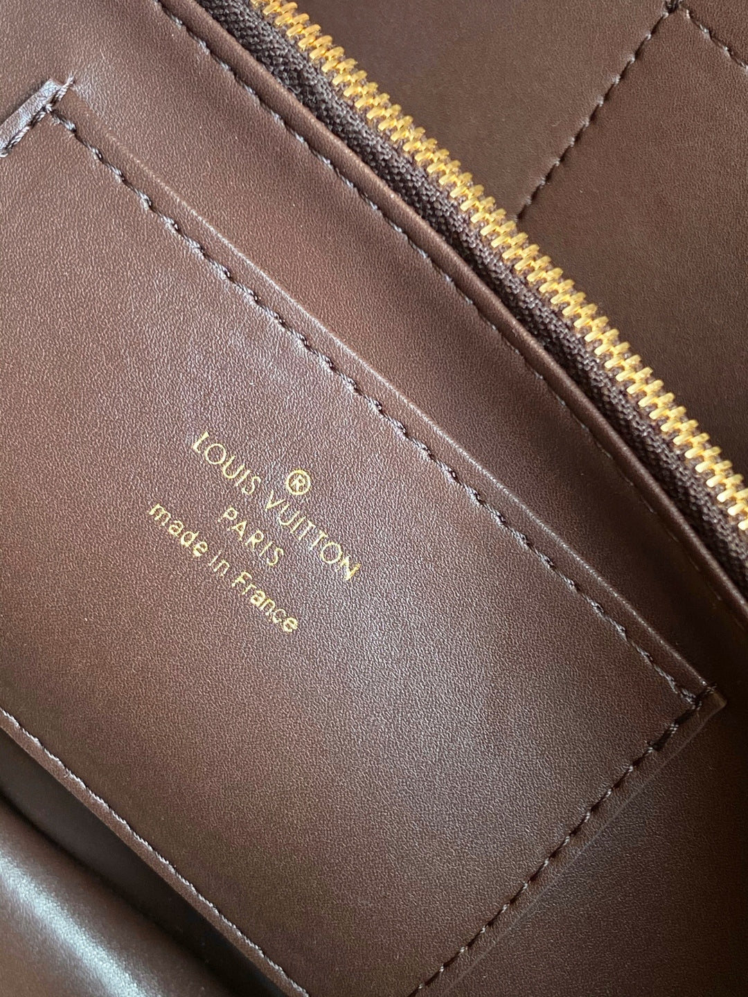 M12927 Capucines Souple handbag Chocolate brown