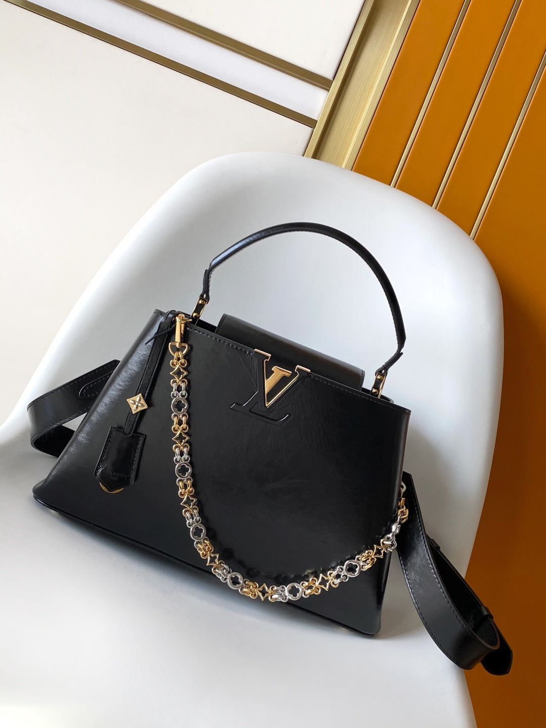 M12927 Capucines Souple handbag Black