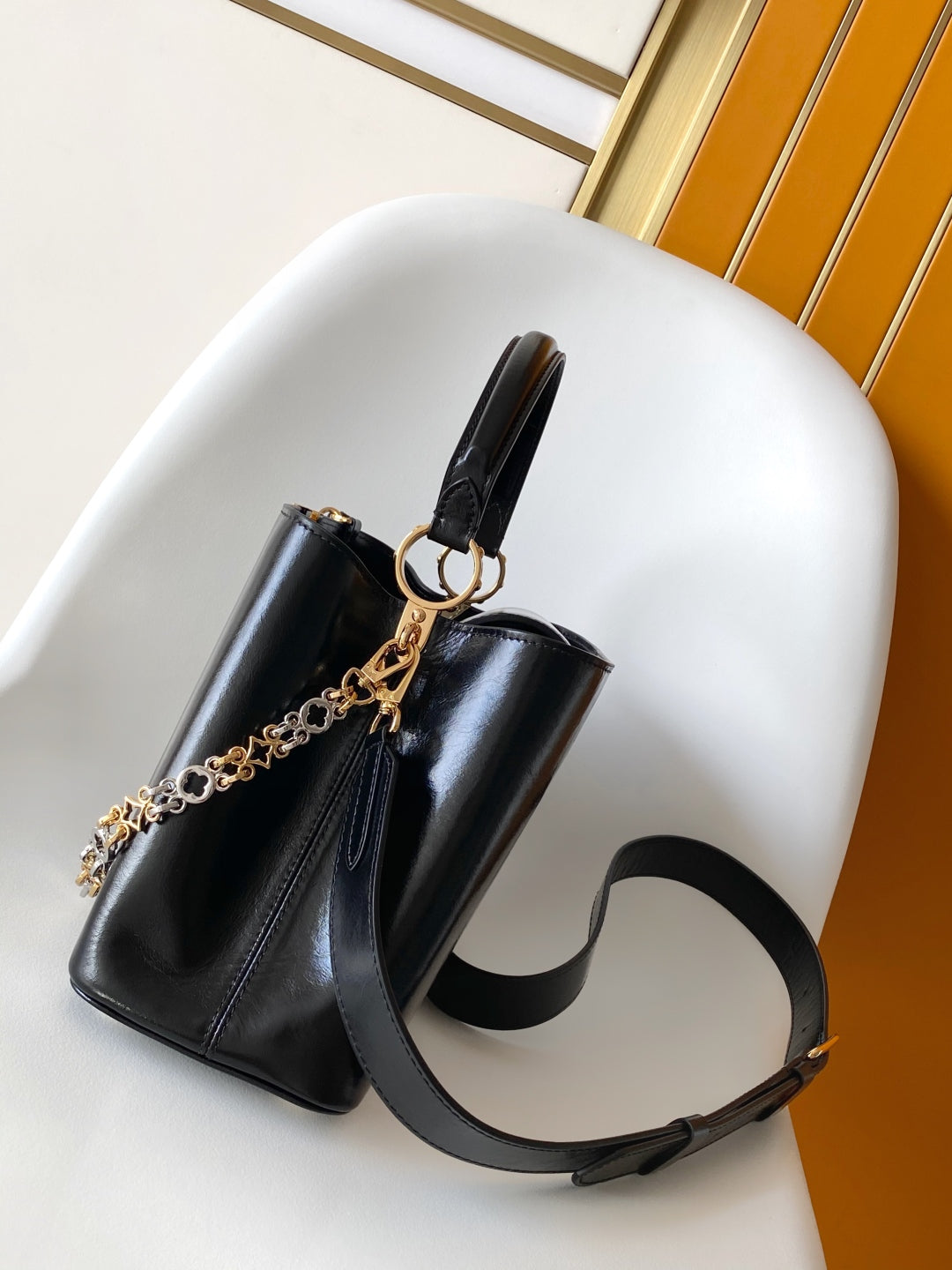 M12927 Capucines Souple handbag Black