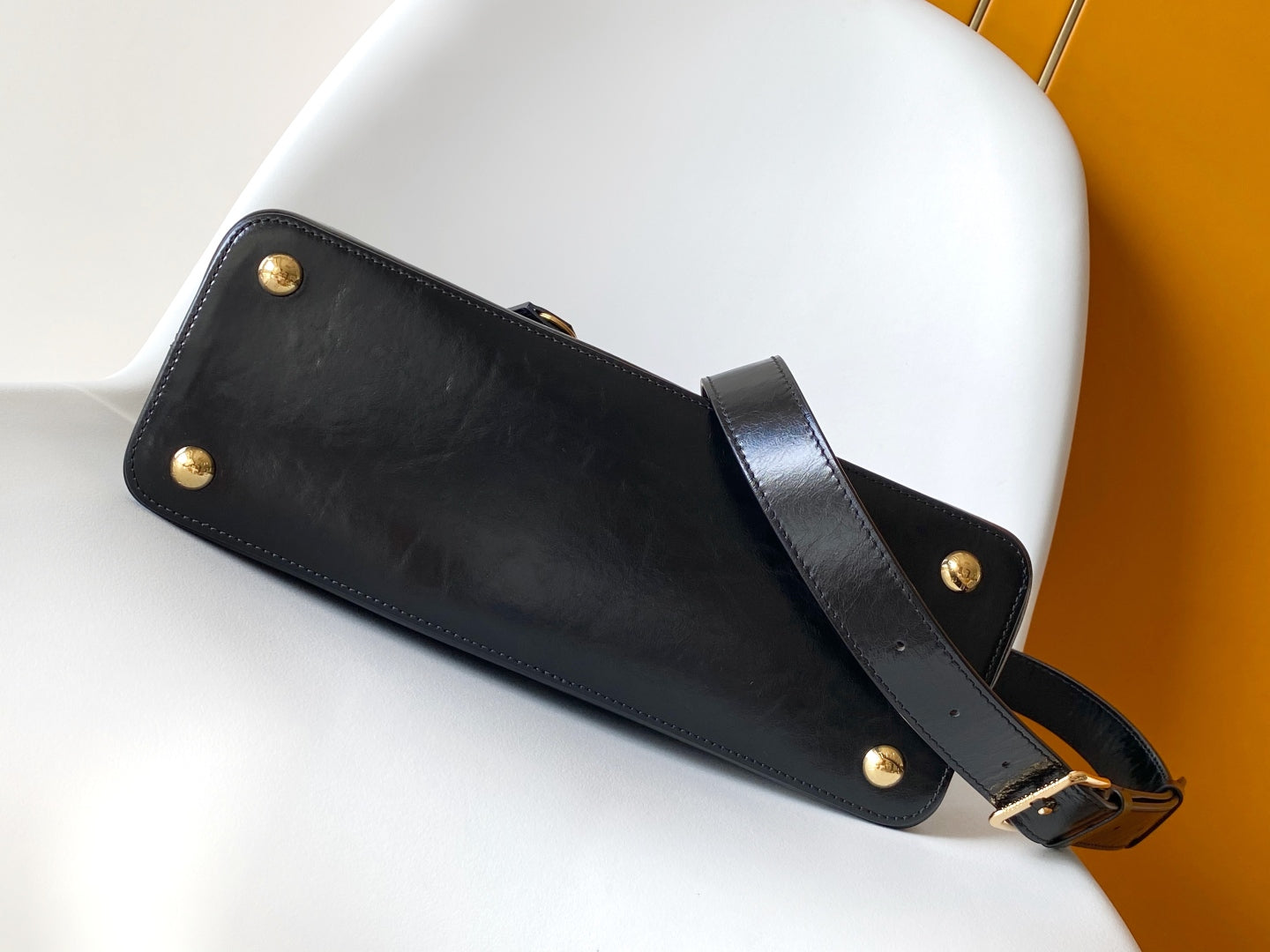 M12927 Capucines Souple handbag Black