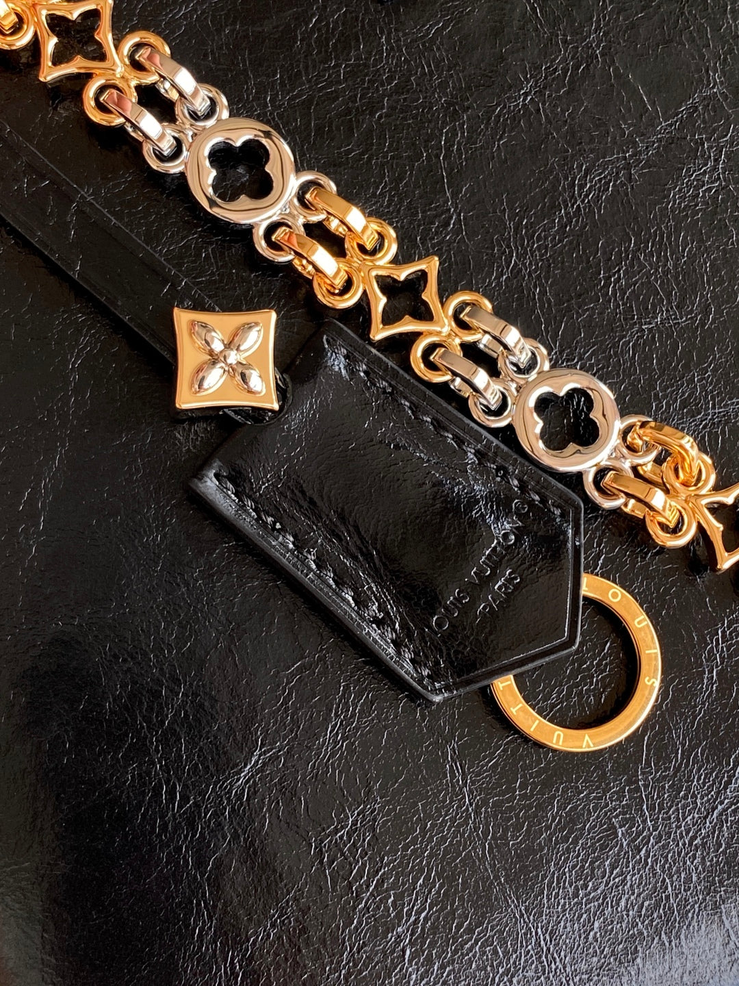 M12927 Capucines Souple handbag Black