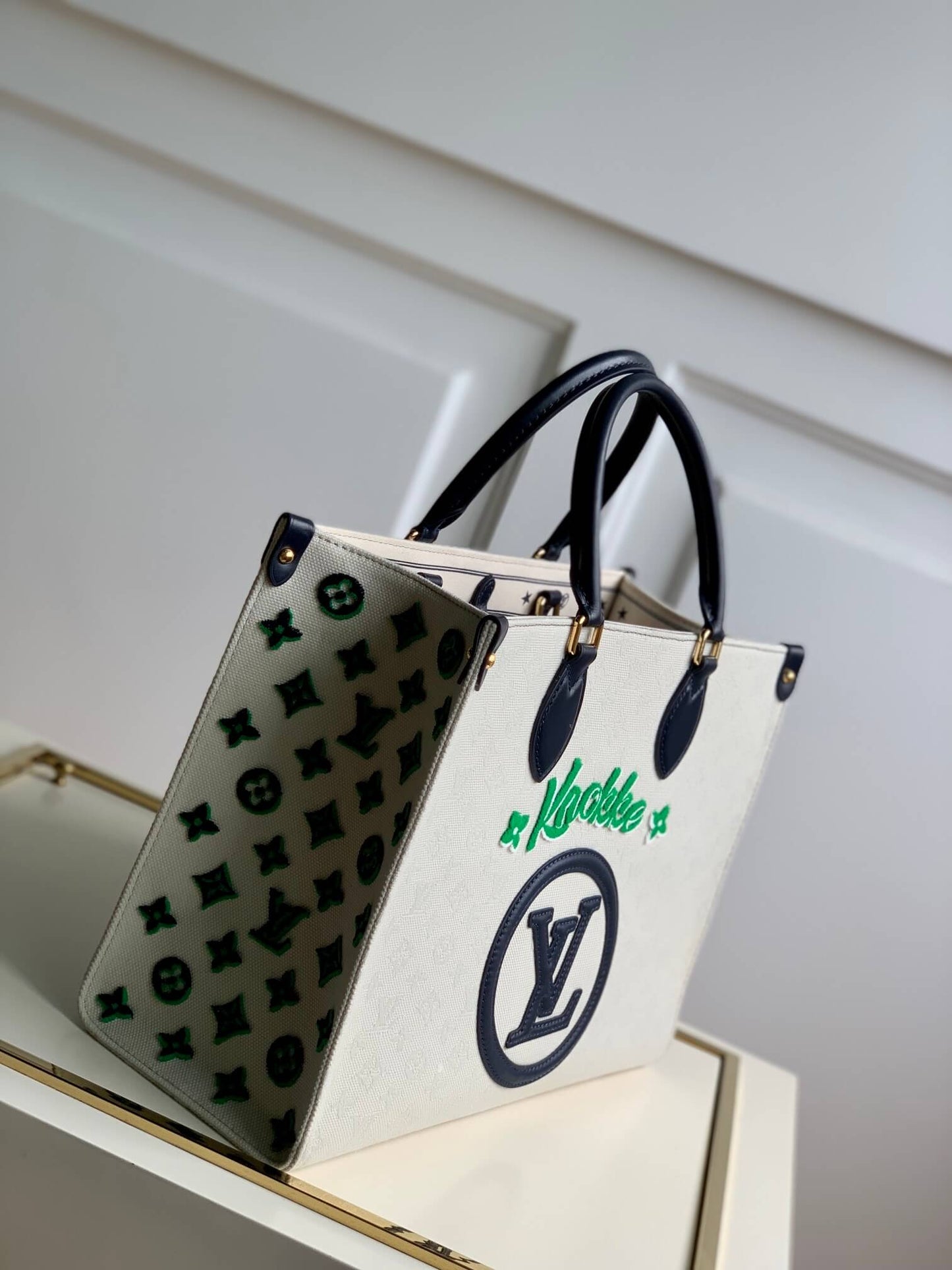 m20815 onthego tote bag embroidered and leather trim small 35 black green