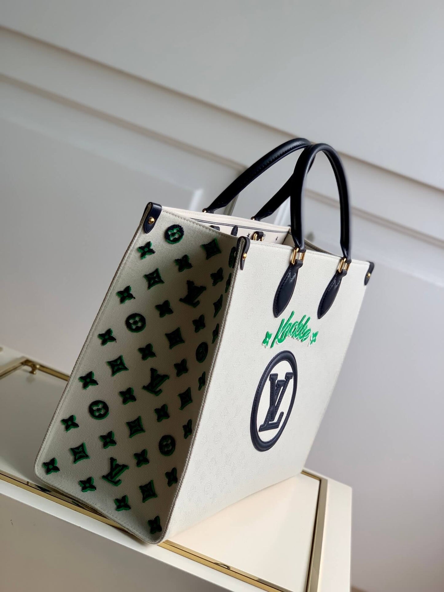 m20815 onthego tote bag embroidered and leather trim small 35 black green