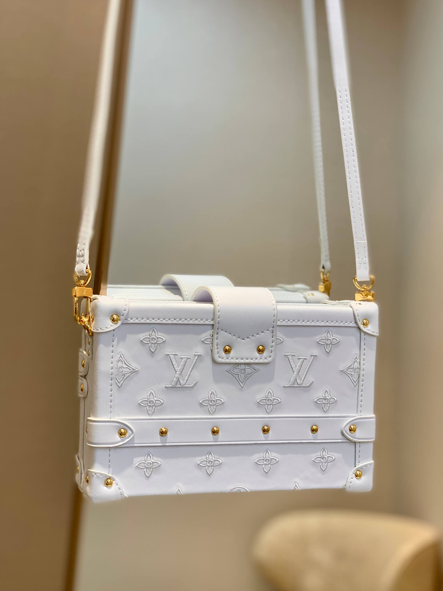 m20847 petite malle 20cm white monogram box bag