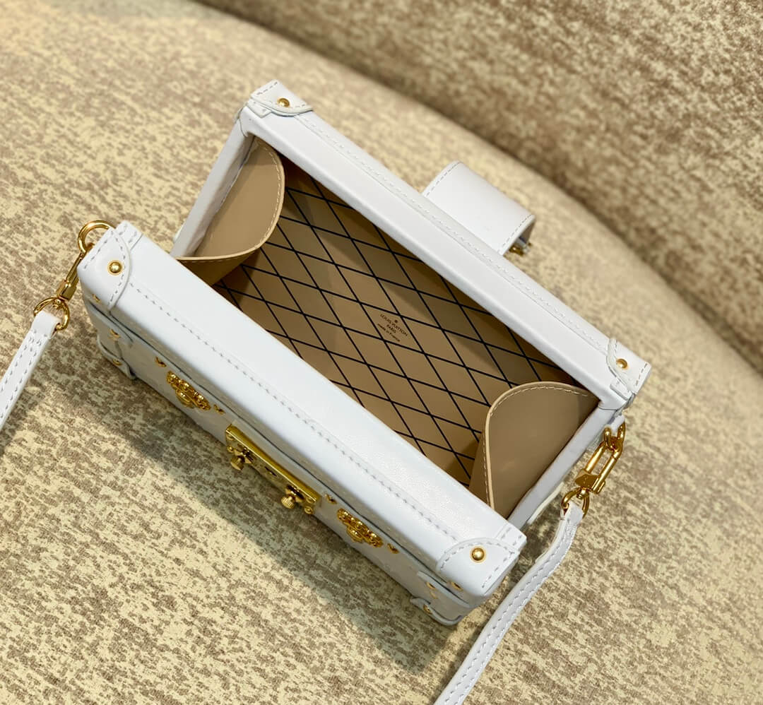 m20847 petite malle 20cm white monogram box bag