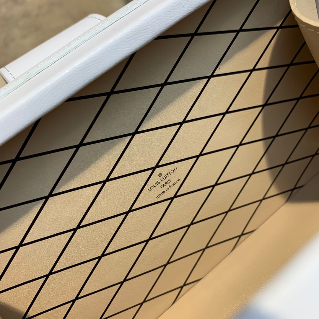 m20847 petite malle 20cm white monogram box bag