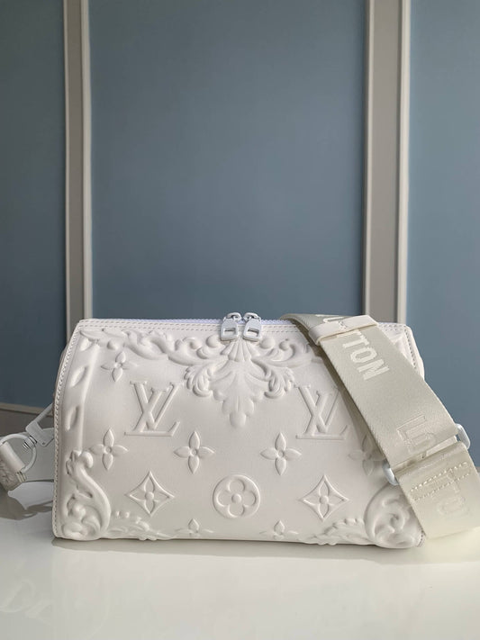 m21835 city keepall cross body bag white