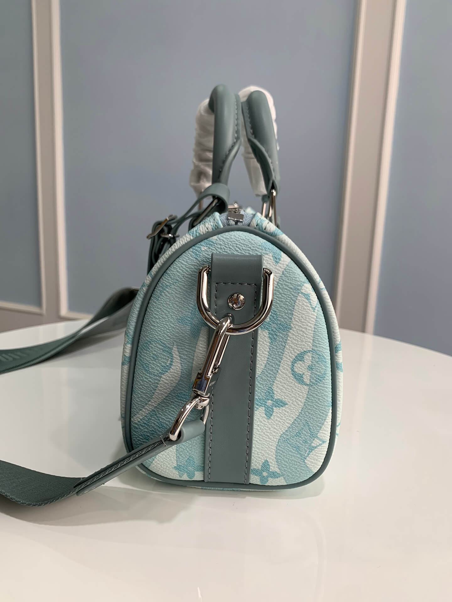 m22527 new keepall bandouliere 25 light blue