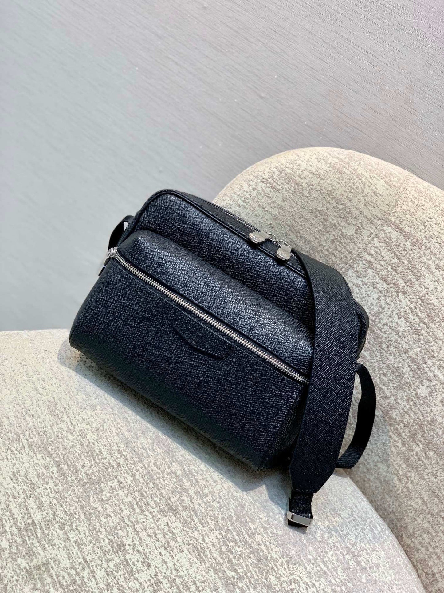 m33435 outdoor shoulder bag cross body bags calfskin monogram 26cm mens bag