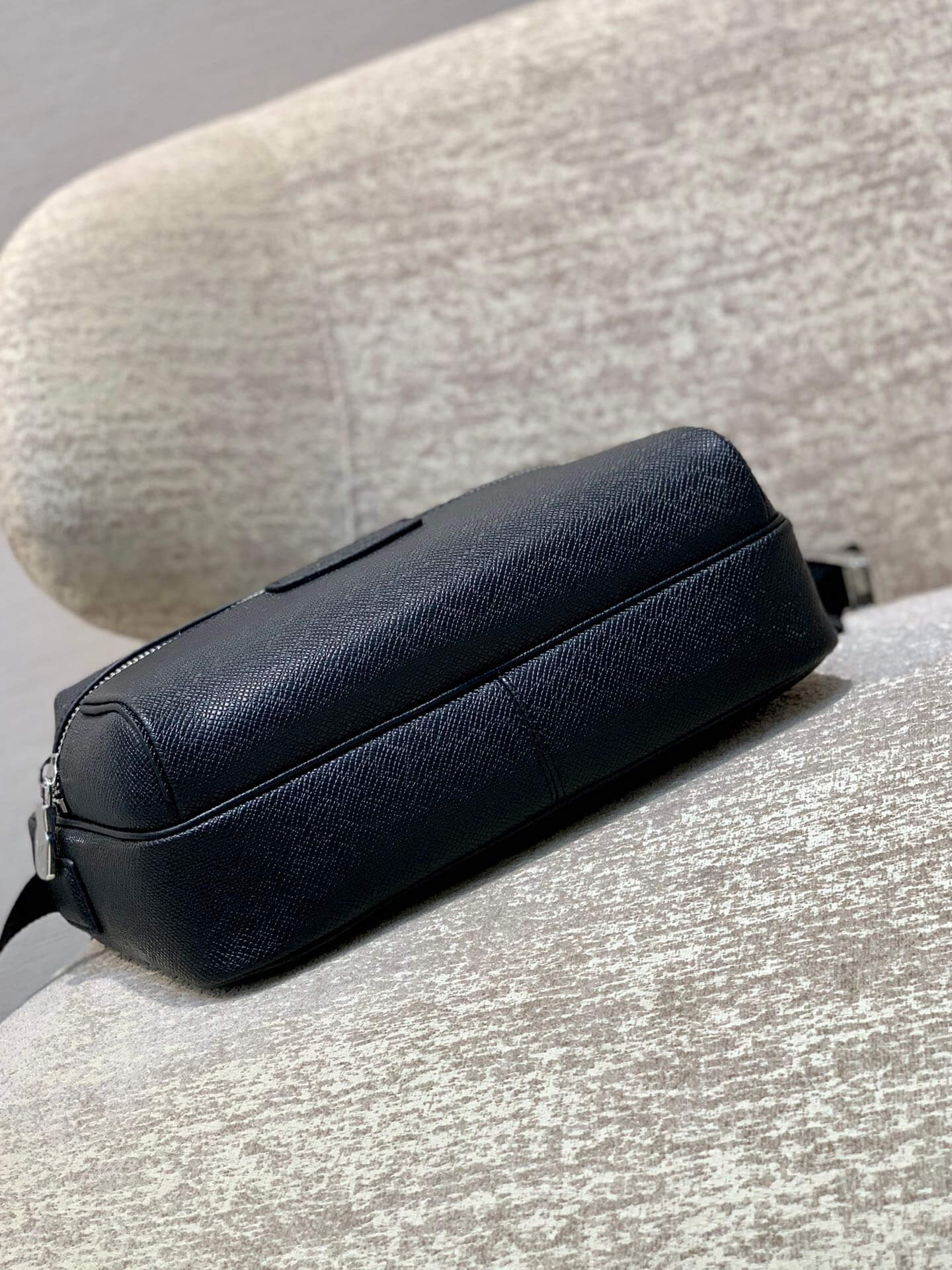 m33435 outdoor shoulder bag cross body bags calfskin monogram 26cm mens bag