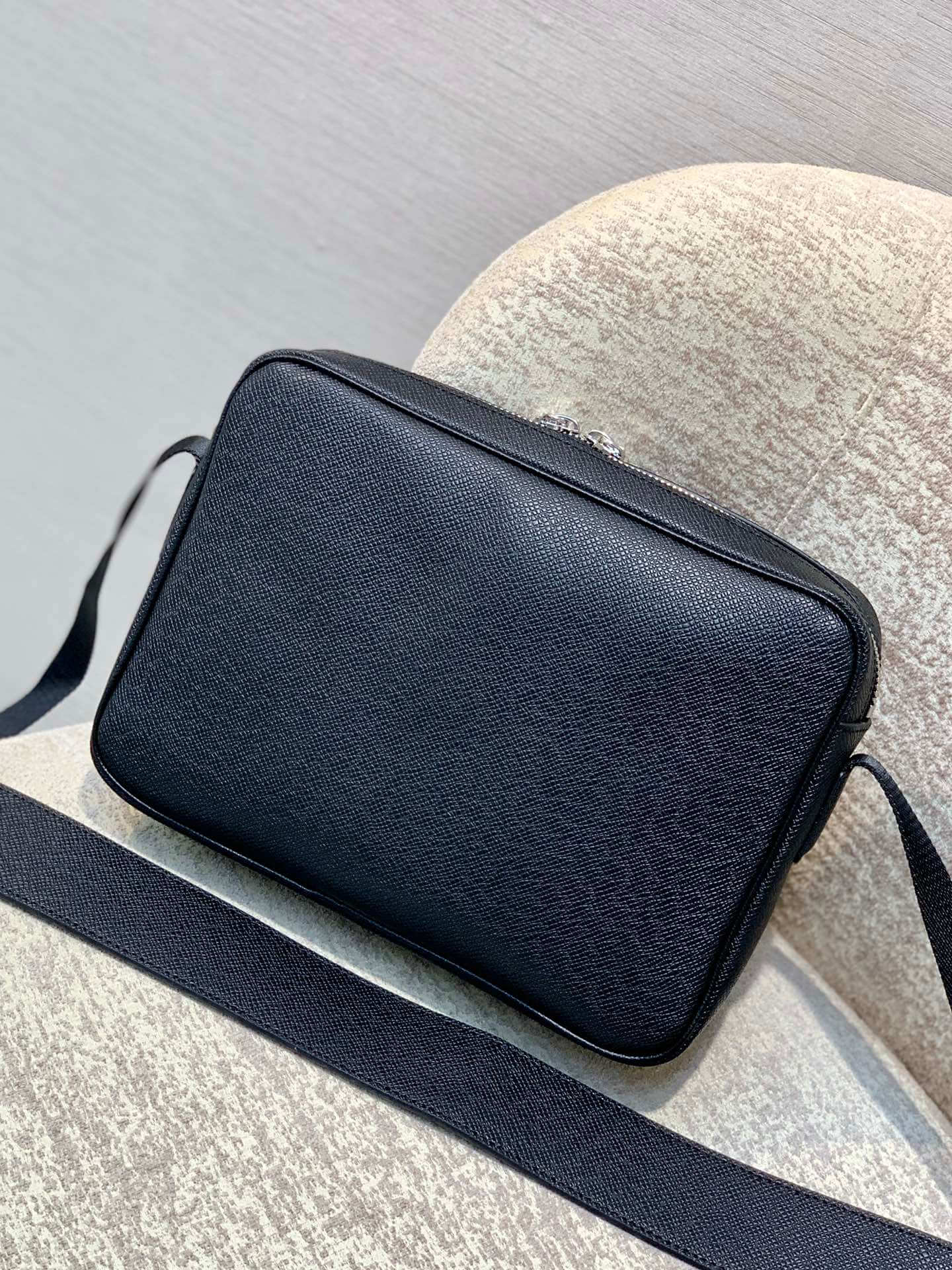 m33435 outdoor shoulder bag cross body bags calfskin monogram 26cm mens bag