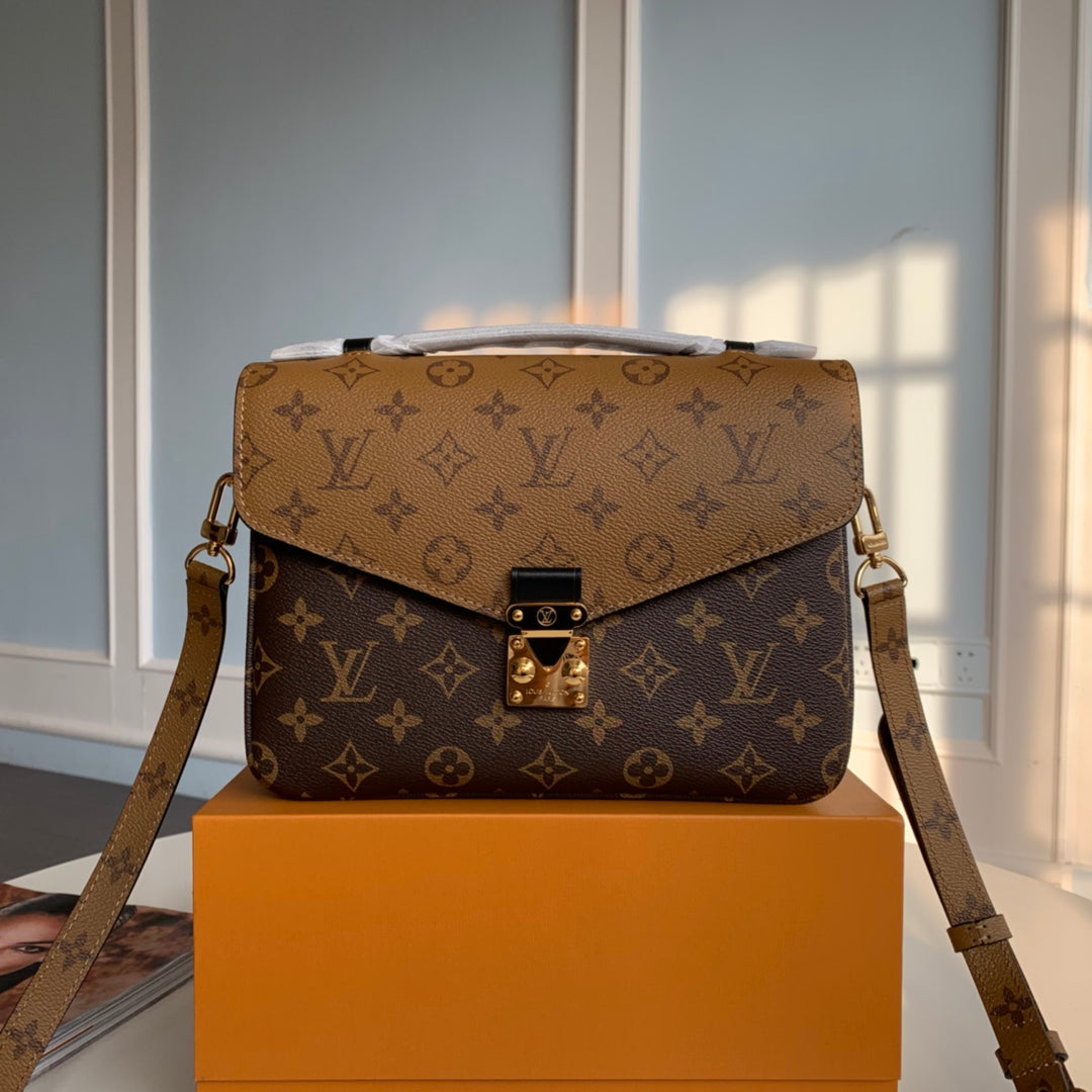 pochette metis mm hand shoulder messenger bag monogram reverse