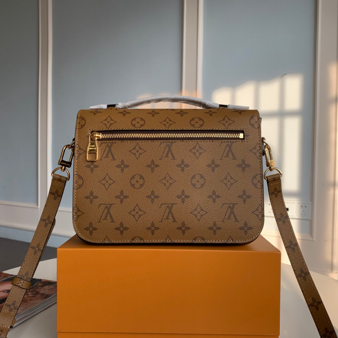 pochette metis mm hand shoulder messenger bag monogram reverse