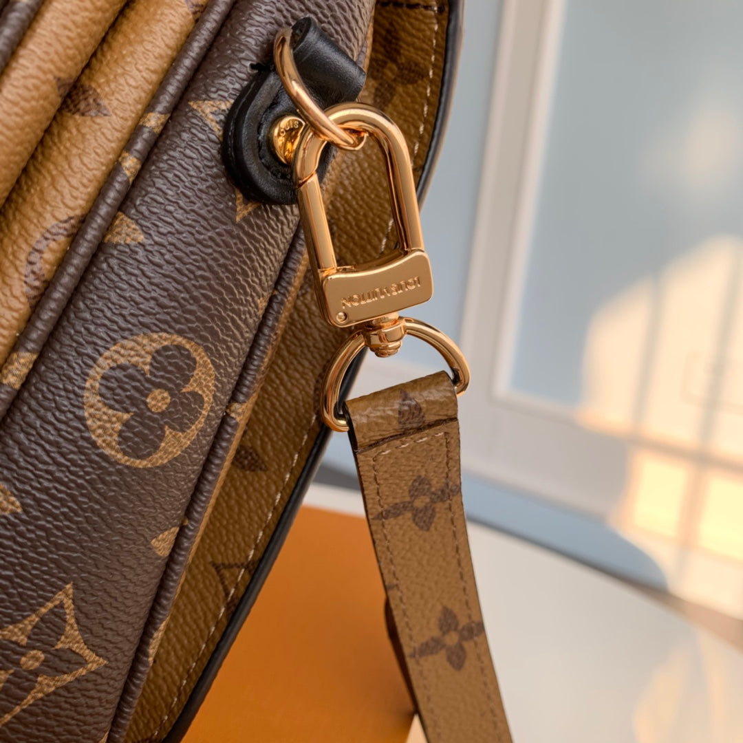 pochette metis mm hand shoulder messenger bag monogram reverse