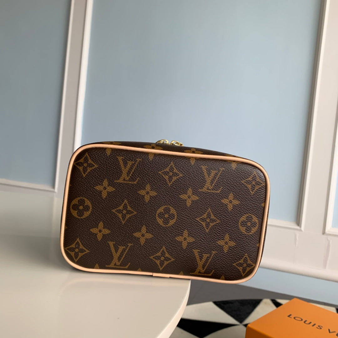 m44495 cosmetic bag mini brown monogram 20cm