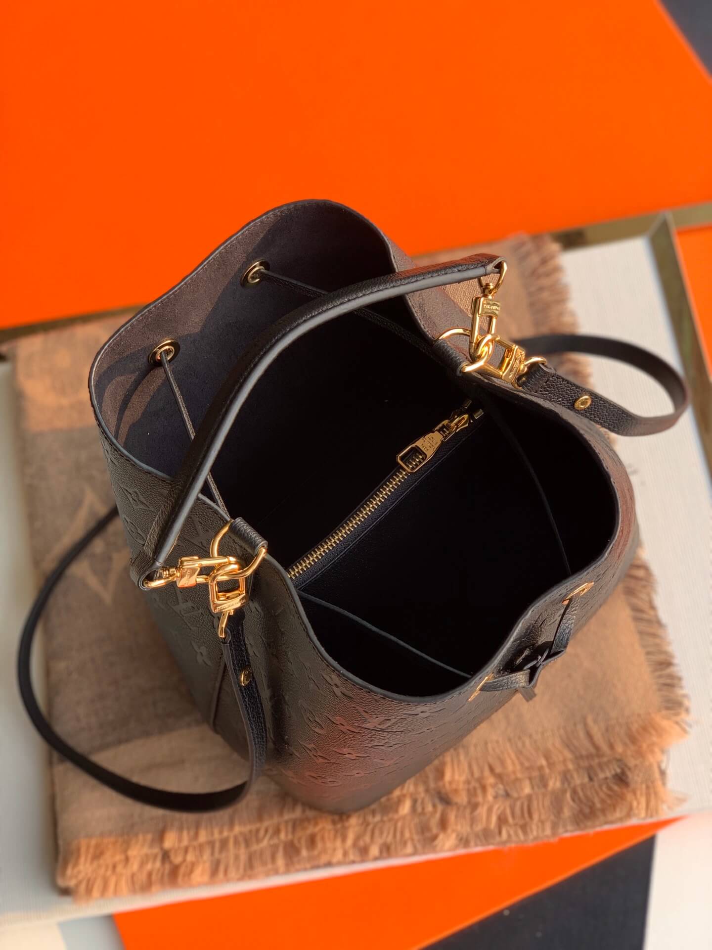 m45256 neonoe shoulder bag bucket bag cross body bags black calfskin monogram empreint