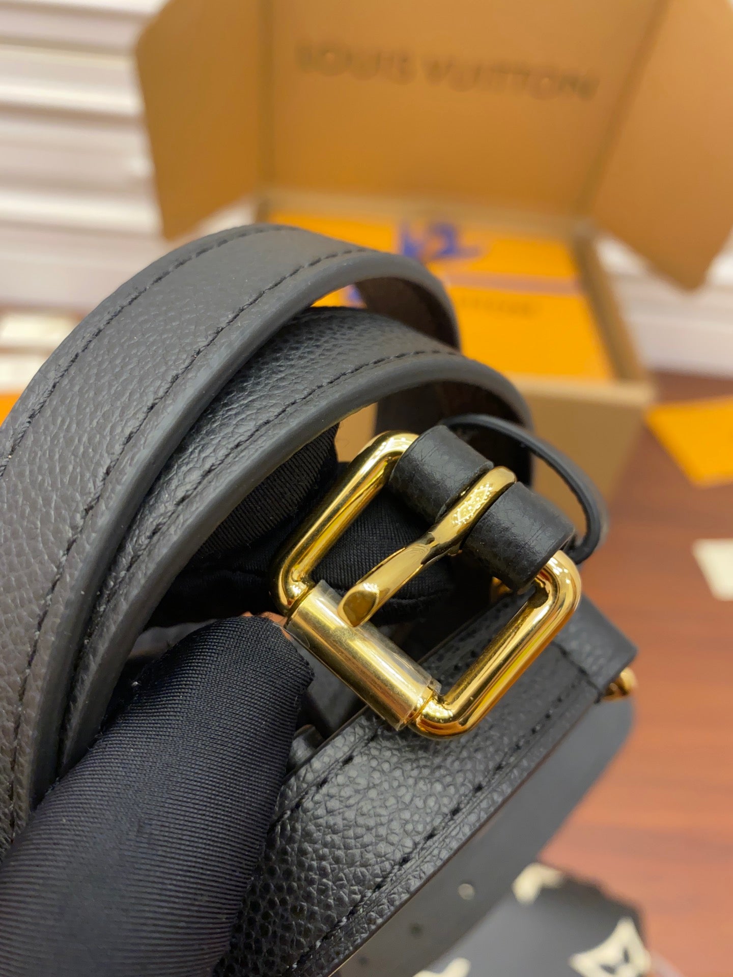 m45573 pochette metis shoulder cross body bags black