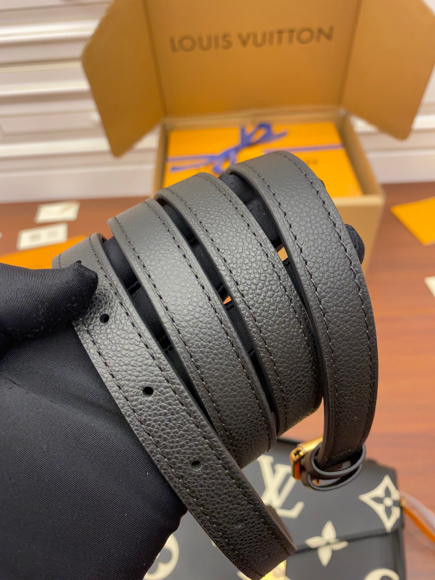 m45573 pochette metis shoulder cross body bags black