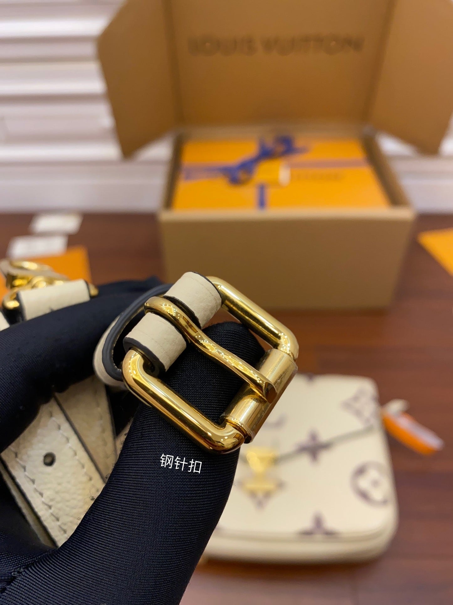 m45596 pochette metis shoulder cross body bags white 25cm