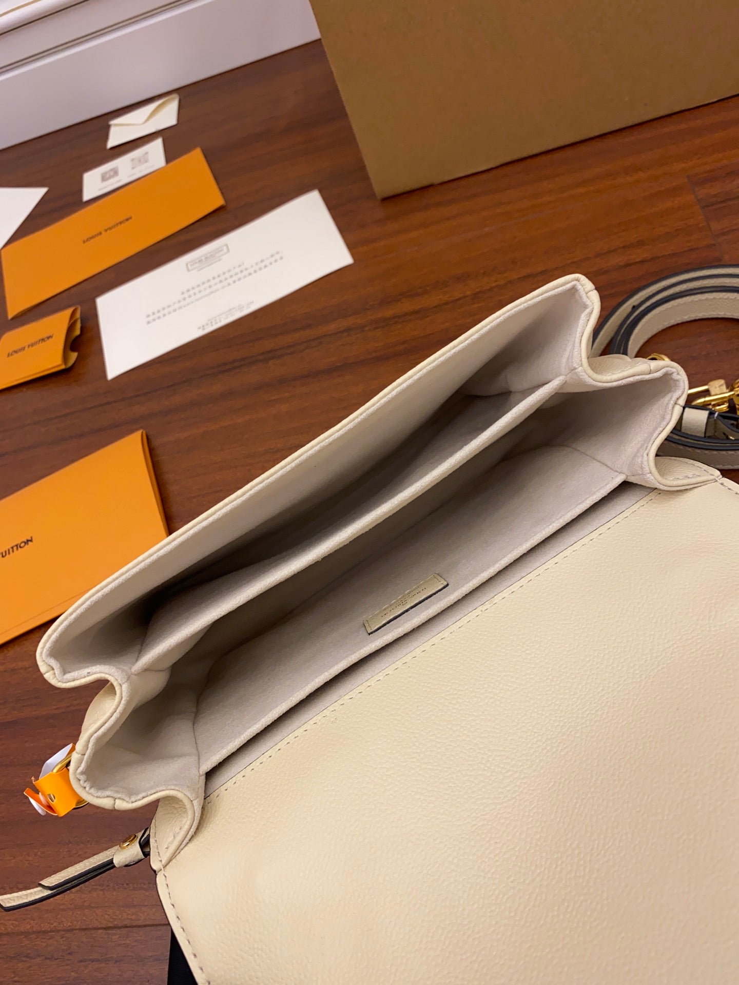 m45596 pochette metis shoulder cross body bags white 25cm