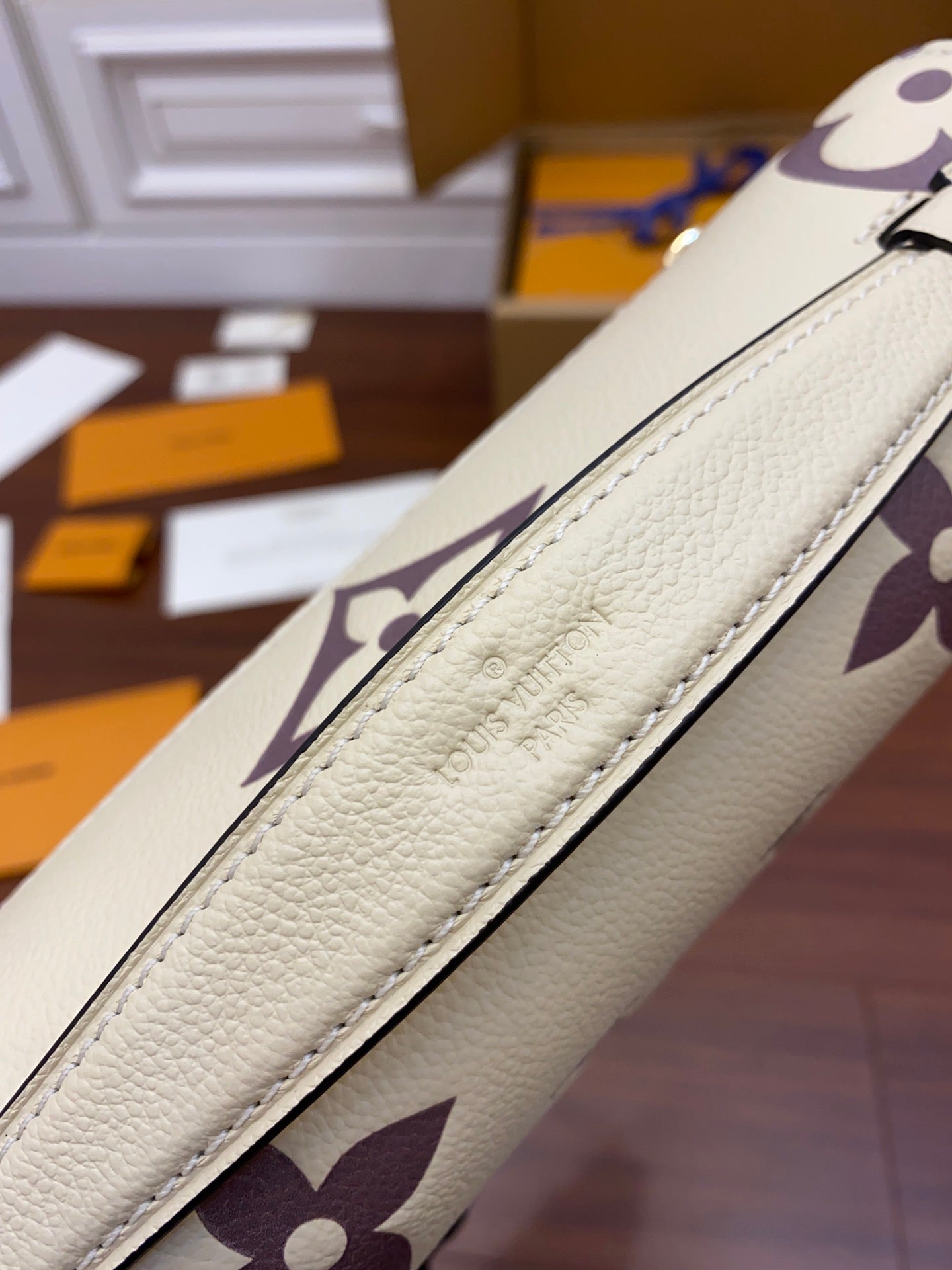 m45596 pochette metis shoulder cross body bags white 25cm