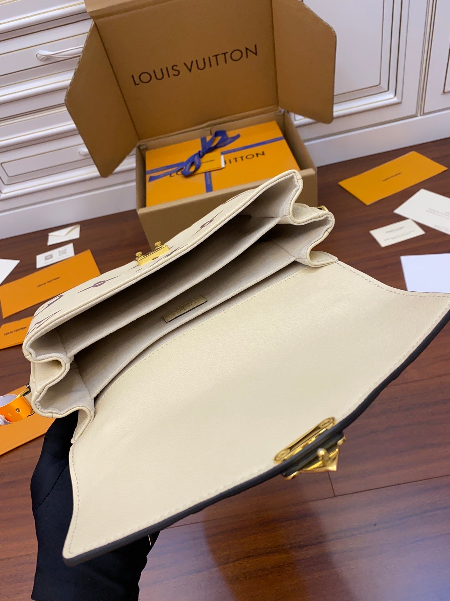 m45596 pochette metis shoulder cross body bags white 25cm