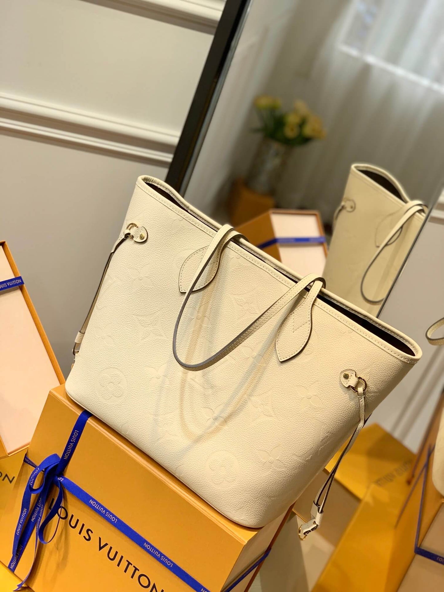 m45684 neverfull mm cream embossed monogram empreinte