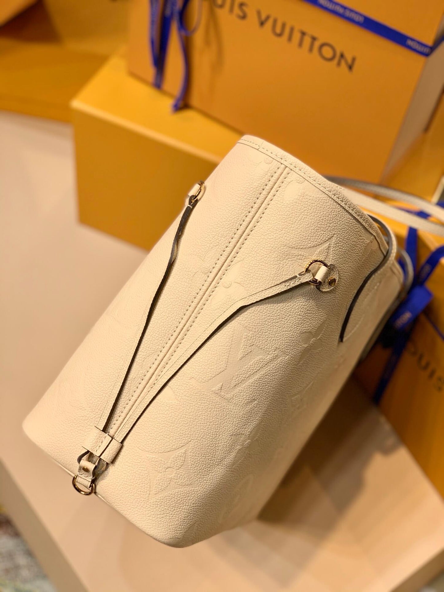 m45684 neverfull mm cream embossed monogram empreinte
