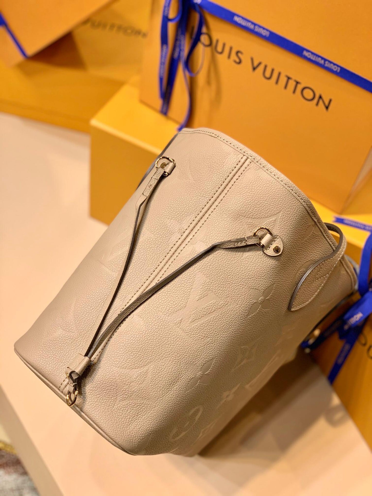 m45646 neverfull mm turtledove embossed monogram empreinte lether