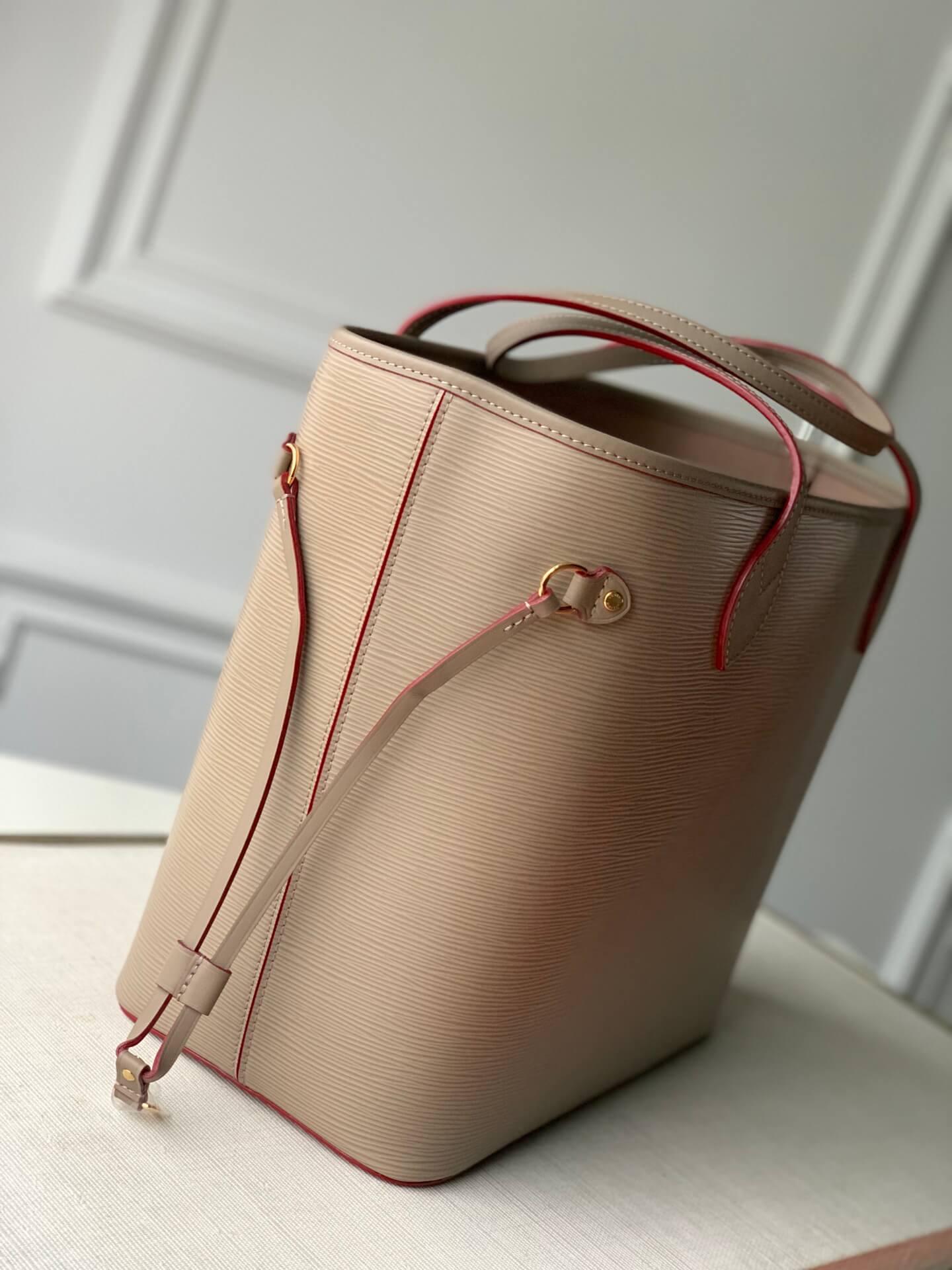 m54185 neverfull handbag grey calfskin