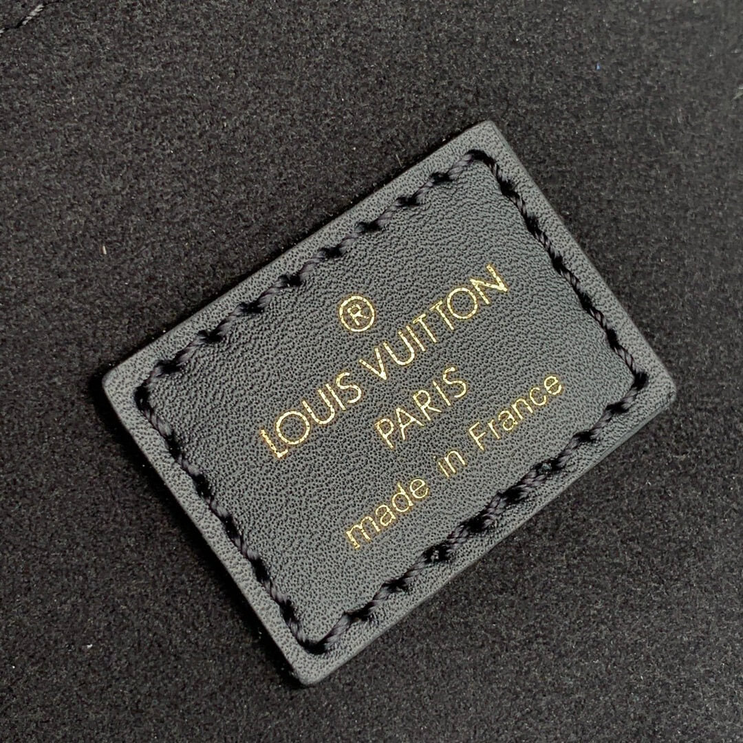 m57728 on my side pm monogram 25cm black