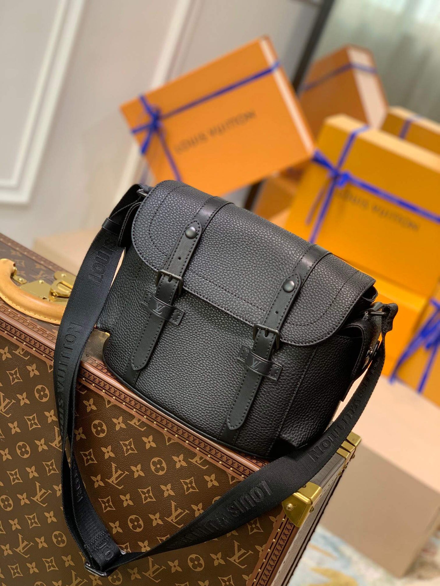 m58476 mens bag shoulder bag cross body bags christopher taurillon messenger bag black calfskin