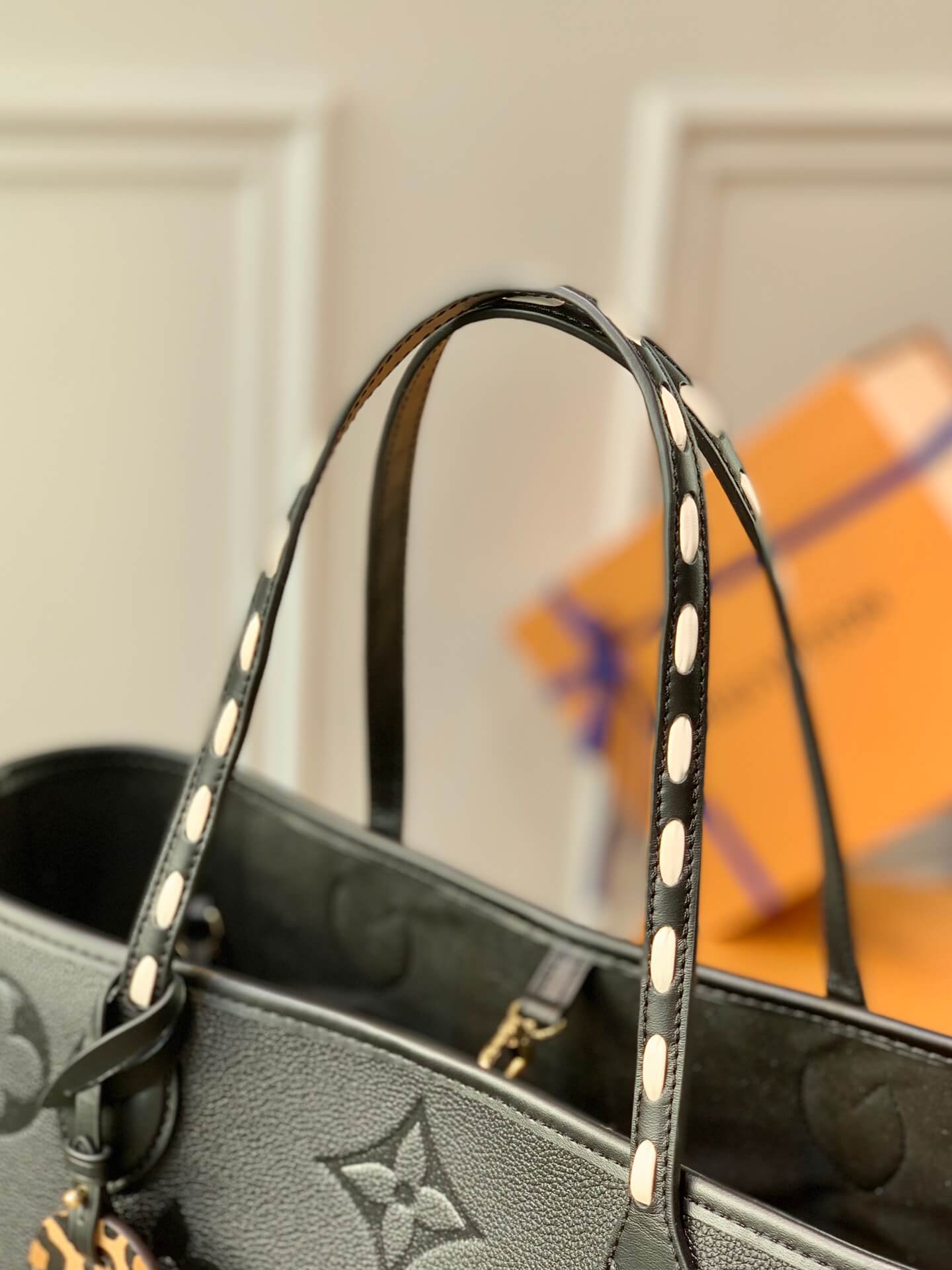m58525 match neverfull monogram handbag black calfskin monogram